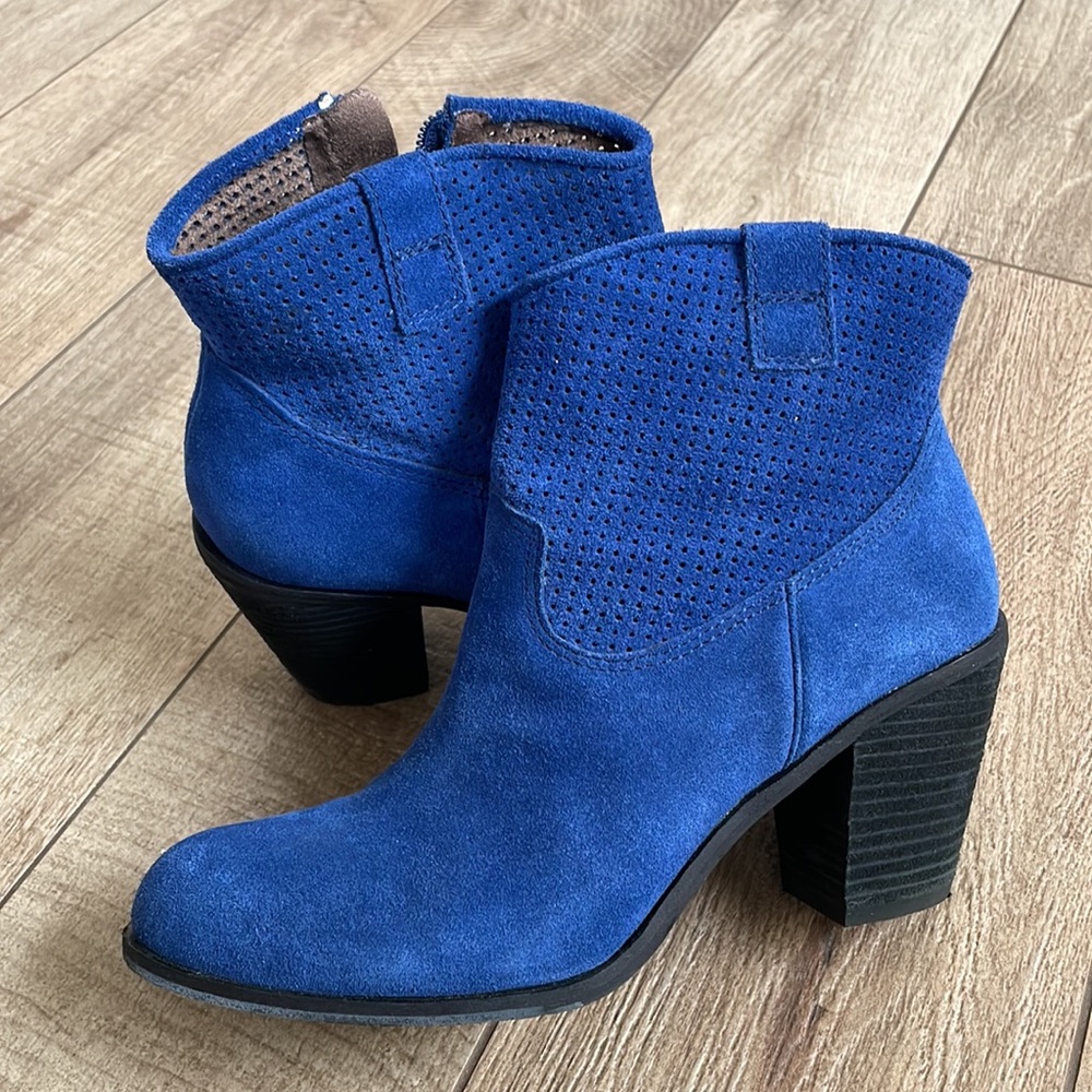 Vincent Camuto leather boots